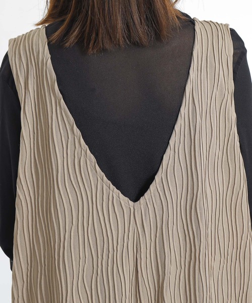 and it_(アンドイット)の「リップルストライプVネックオールインワン(サロペット/オーバーオール・レディース・ダークブルー/ブラック/グレイッシュベージュ・M/L)」の16枚目の写真