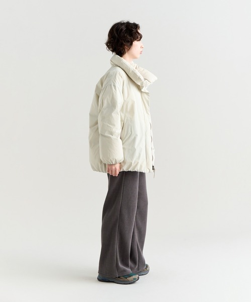 NANGA(ナンガ)の「STAND COLLAR DOWN JACKET W(WOMEN)/スタンドカラー ダウンジャケット (ウィメンズ)(ダウンジャケット/コート・レディース・ブラック/モカ/アイボリー/ピンク/ベージュ・M/L/XL/S)」の21枚目の写真