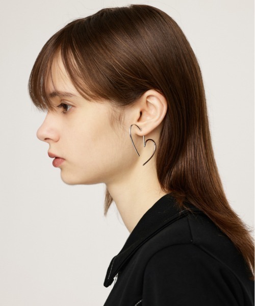 SLY（スライ）の「LINE HEART P/EARRING ライン ハート ピアス（ピアス（両耳用）・レディース・シルバー/ゴールド・FREE）」の4枚目の写真
