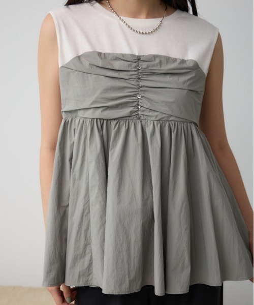 AZUL by moussy（アズールバイマウジー）の「ギャザービスチェレイヤードトップス（タンクトップ・レディース・ブラック/グレー/ベージュ・FREE）」の2枚目の写真