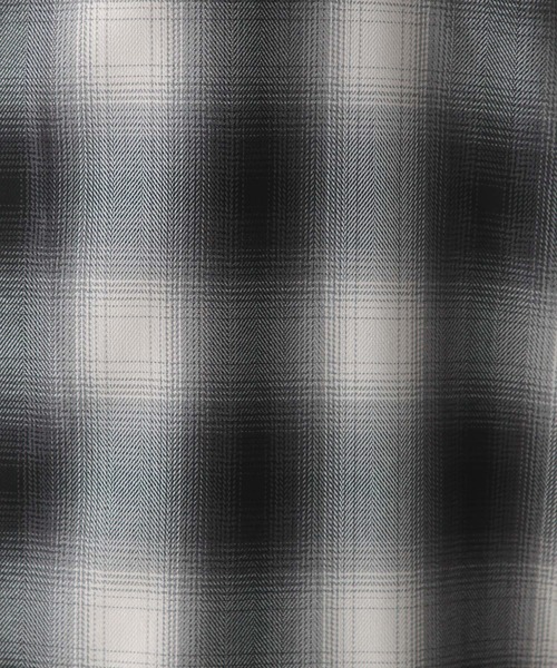 RAGEBLUE(レイジブルー)の「【UNISEX】Ombre check big shirt/オンブレチェック/オーバーサイズシャツ(シャツ/ブラウス・メンズ・ブラック/ホワイト系その他/ブラウン・SMALL/MEDIUM/LARGE)」の4枚目の写真