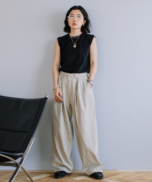 SUWDEE(スーディー)の「loose chino pants(チノパンツ・レディース・ベージュ・S)」の1枚目の写真