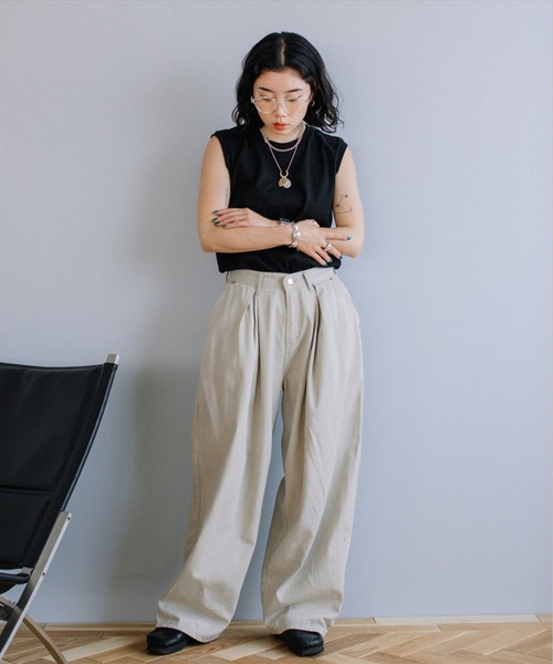 SUWDEE(スーディー)の「loose chino pants(チノパンツ・レディース・ベージュ・S)」の2枚目の写真
