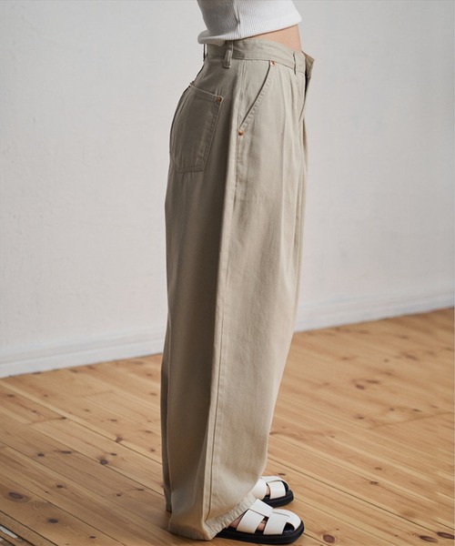 SUWDEE(スーディー)の「loose chino pants(チノパンツ・レディース・ベージュ・S)」の8枚目の写真