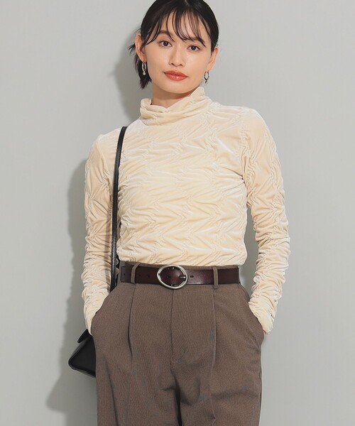 Ray BEAMS(レイビームス)の「ベロア シャーリング ハイネック トップス(Tシャツ/カットソー・レディース・ホワイト系その他6/グリーン系その他2・ONE SIZE)」の6枚目の写真