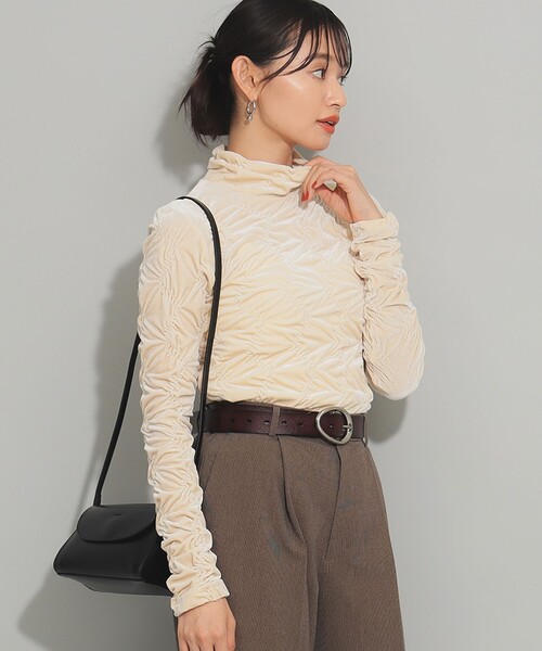 Ray BEAMS(レイビームス)の「ベロア シャーリング ハイネック トップス(Tシャツ/カットソー・レディース・ホワイト系その他6/グリーン系その他2・ONE SIZE)」の7枚目の写真