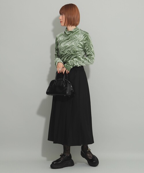 Ray BEAMS(レイビームス)の「ベロア シャーリング ハイネック トップス(Tシャツ/カットソー・レディース・ホワイト系その他6/グリーン系その他2・ONE SIZE)」の17枚目の写真