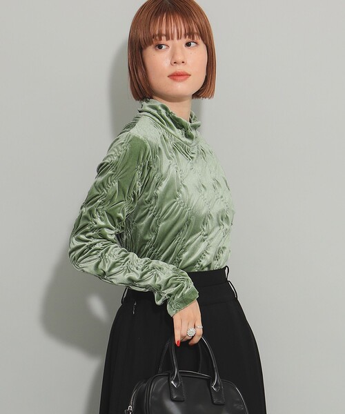 Ray BEAMS(レイビームス)の「ベロア シャーリング ハイネック トップス(Tシャツ/カットソー・レディース・ホワイト系その他6/グリーン系その他2・ONE SIZE)」の18枚目の写真