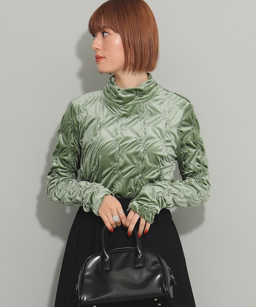 Ray BEAMS(レイビームス)の「ベロア シャーリング ハイネック トップス(Tシャツ/カットソー・レディース・ホワイト系その他6/グリーン系その他2・ONE SIZE)」の19枚目の写真