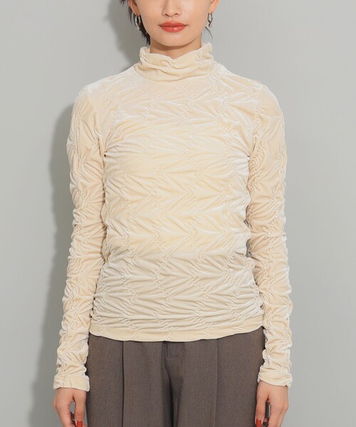 Ray BEAMS(レイビームス)の「ベロア シャーリング ハイネック トップス(Tシャツ/カットソー・レディース・ホワイト系その他6/グリーン系その他2・ONE SIZE)」の21枚目の写真