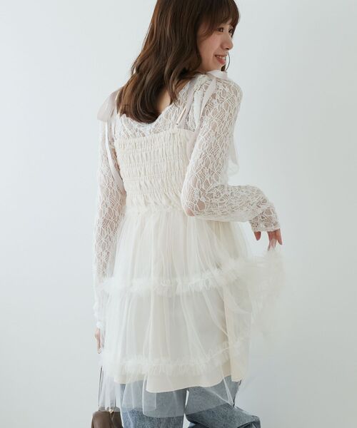 MAJESTIC LEGON（マジェスティックレゴン）の「ミニフリルチュール肩リボンピスチェ（キャミソール・レディース・グレー/アイボリー/ブラック・MEDIUM）」の11枚目の写真