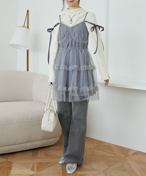 MAJESTIC LEGON（マジェスティックレゴン）の「ミニフリルチュール肩リボンピスチェ（キャミソール・レディース・グレー/アイボリー/ブラック・MEDIUM）」の13枚目の写真