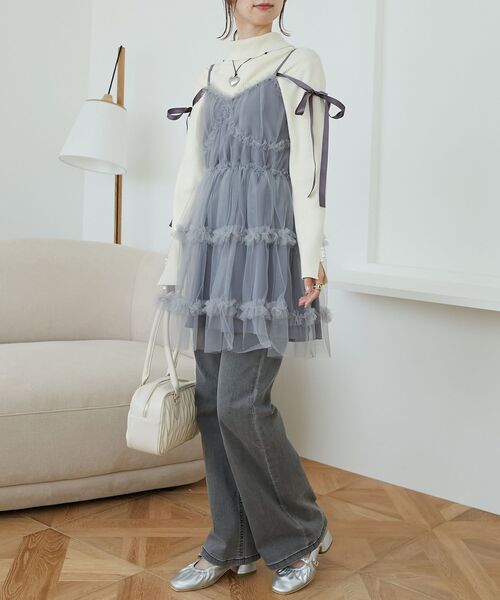 MAJESTIC LEGON（マジェスティックレゴン）の「ミニフリルチュール肩リボンピスチェ（キャミソール・レディース・グレー/アイボリー/ブラック・MEDIUM）」の14枚目の写真