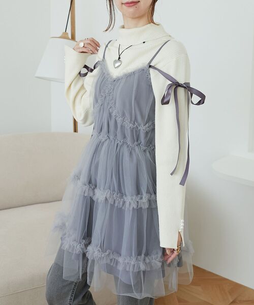 MAJESTIC LEGON（マジェスティックレゴン）の「ミニフリルチュール肩リボンピスチェ（キャミソール・レディース・グレー/アイボリー/ブラック・MEDIUM）」の17枚目の写真