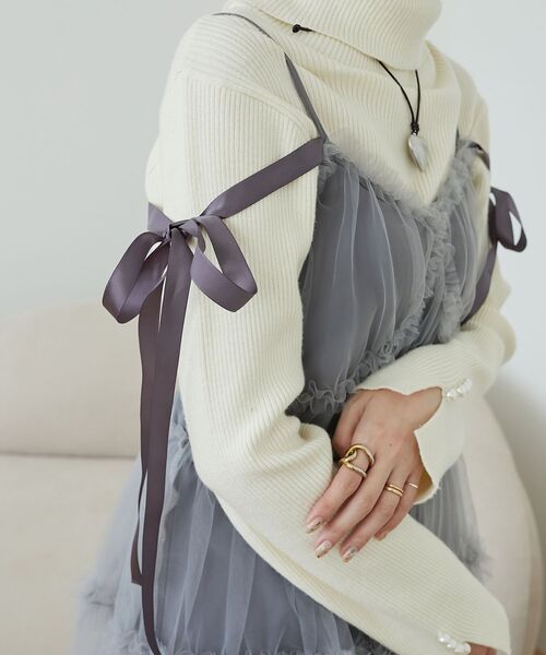 MAJESTIC LEGON（マジェスティックレゴン）の「ミニフリルチュール肩リボンピスチェ（キャミソール・レディース・グレー/アイボリー/ブラック・MEDIUM）」の19枚目の写真