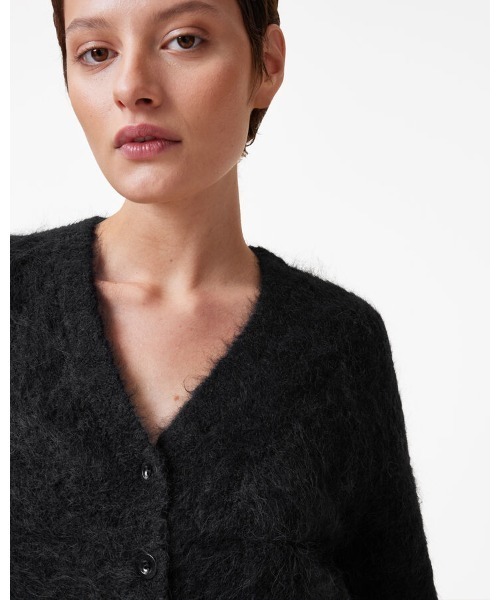 ALLSAINTS（オールセインツ）の「VORTEX V-NECK RELAXED FIT CARDIGAN | VORTEX Vネック リラックス フィット カーディガン（カーディガン/ボレロ・レディース・ブラック・S/M/XS/L）」の5枚目の写真
