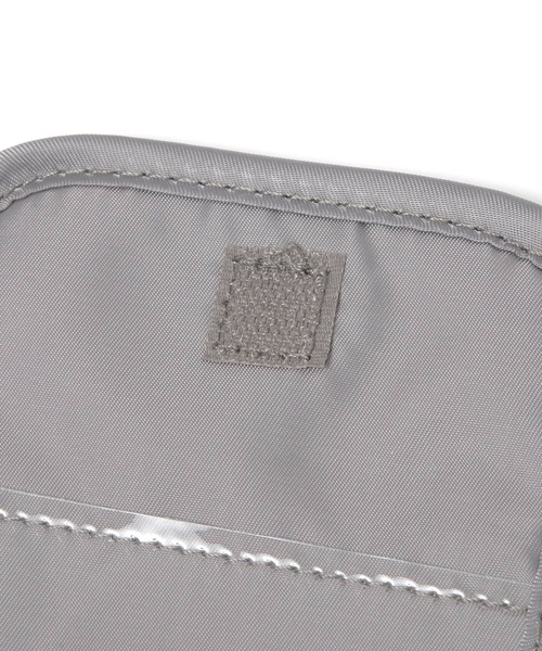 LAKOLE（ラコレ）の「スタンドブラシコスメケース / 242475（ポーチ・レディース・グレー・FREE）」の7枚目の写真