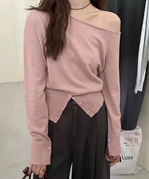 オフショルダーセンター釦ニットトップス（ニット/セーター）｜CADBURY（キャドバリー）