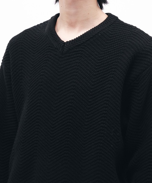 Adoon plain（アドーンプレーン）の「HERRINGBONE V NECK KNIT / へリンボーンVネックニット（ニット/セーター・メンズ・アイボリー/ブラック/ブルー・MEDIUM/LARGE）」の4枚目の写真