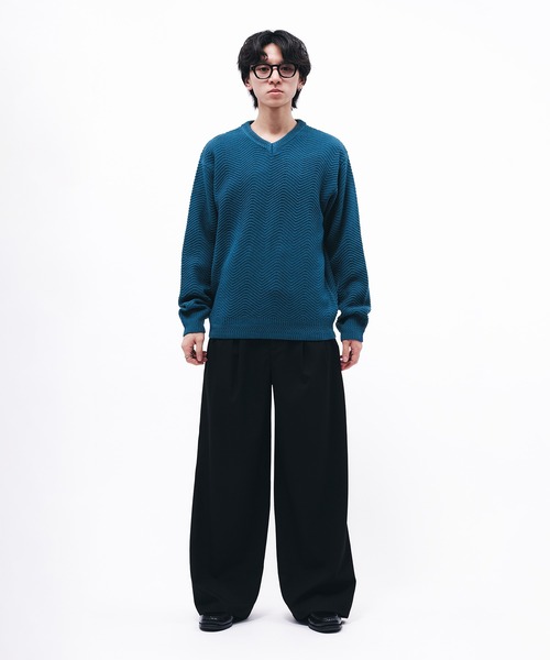 Adoon plain（アドーンプレーン）の「HERRINGBONE V NECK KNIT / へリンボーンVネックニット（ニット/セーター・メンズ・アイボリー/ブラック/ブルー・MEDIUM/LARGE）」の7枚目の写真