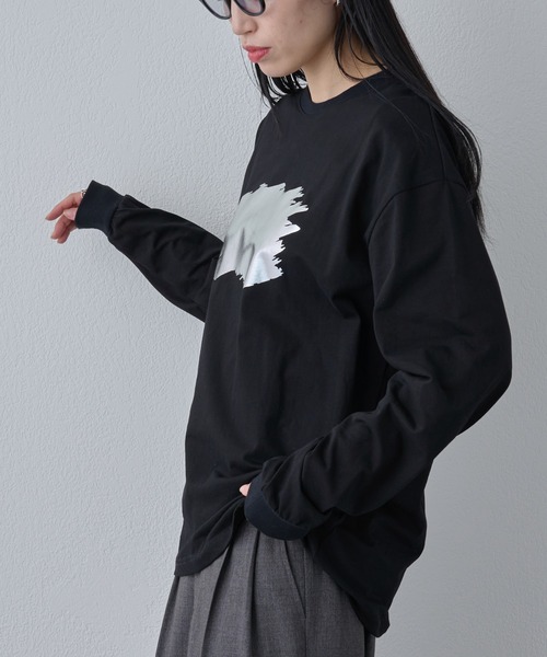 COLONY 2139(コロニートゥーワンスリーナイン)の「箔プリントロングスリーブT(Tシャツ/カットソー・メンズ・ブラック/ホワイト・MEDIUM/LARGE)」の4枚目の写真