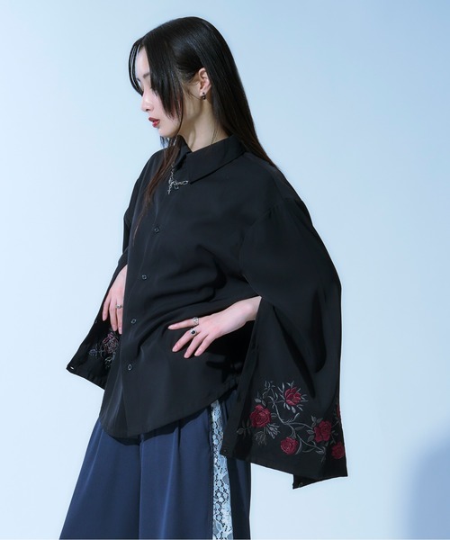 Ellno Loset(エルノロゼット)の「2wayアームスリットフラワー刺繍シャツ(シャツ/ブラウス・メンズ・チャコールグレー/オフホワイト/ブルーグレー/ブラック・MEDIUM/SMALL/LARGE)」の6枚目の写真