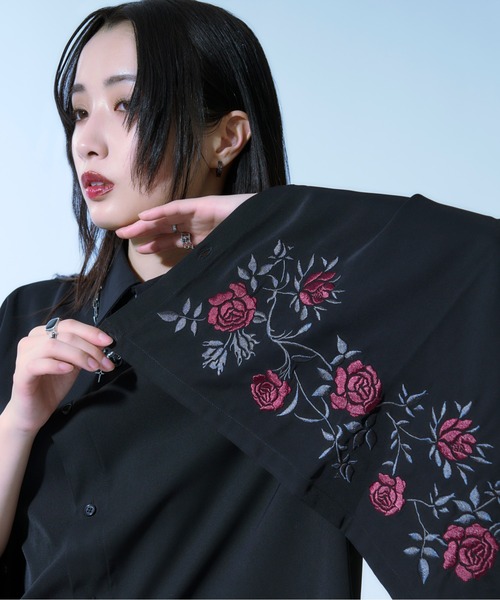 Ellno Loset(エルノロゼット)の「2wayアームスリットフラワー刺繍シャツ(シャツ/ブラウス・メンズ・チャコールグレー/オフホワイト/ブルーグレー/ブラック・MEDIUM/SMALL/LARGE)」の5枚目の写真