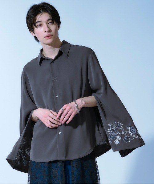 Ellno Loset(エルノロゼット)の「2wayアームスリットフラワー刺繍シャツ(シャツ/ブラウス・メンズ・チャコールグレー/オフホワイト/ブルーグレー/ブラック・MEDIUM/SMALL/LARGE)」の9枚目の写真