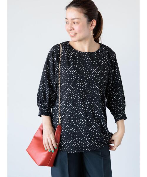 Lugnoncure（ルノンキュール）の「無地/柄アソート袖口シャーリングブラウス（シャツ/ブラウス・レディース・キナリ/イエロー/ネイビー/オフホワイト/ブラック・F）」の2枚目の写真