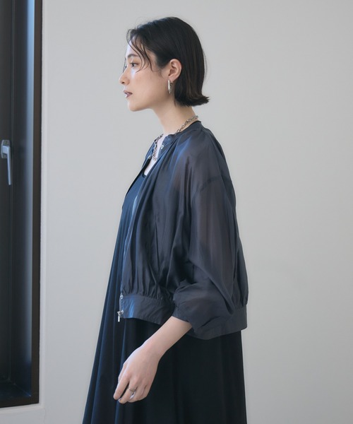 Paradise Picnic(パラダイスピクニック)の「シアーギャザーブルゾン(ブルゾン・レディース・グレイッシュベージュ/チャコールグレー・FREE)」の10枚目の写真