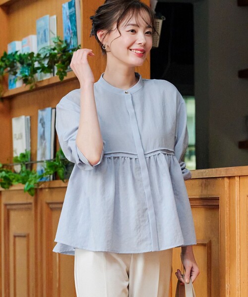 Tiaclasse（ティアクラッセ）の「ピンタックギャザーブラウス（シャツ/ブラウス・レディース・ブラック/サックスブルー/オフホワイト/モカ・M/L）」の4枚目の写真