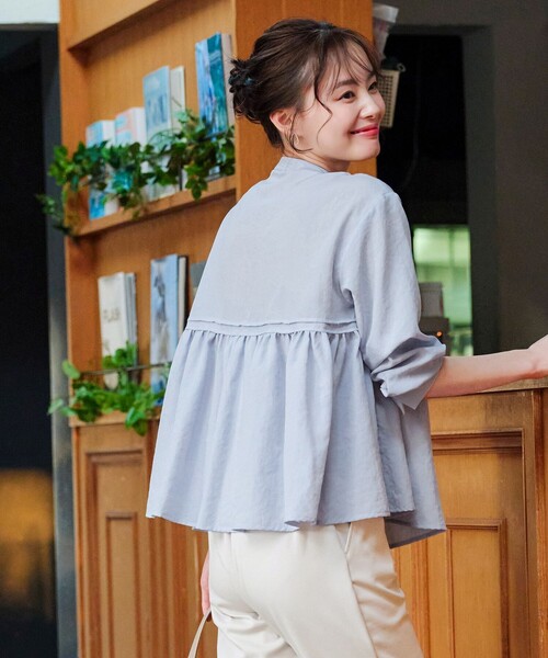 Tiaclasse（ティアクラッセ）の「ピンタックギャザーブラウス（シャツ/ブラウス・レディース・ブラック/サックスブルー/オフホワイト/モカ・M/L）」の5枚目の写真