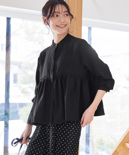 Tiaclasse（ティアクラッセ）の「ピンタックギャザーブラウス（シャツ/ブラウス・レディース・ブラック/サックスブルー/オフホワイト/モカ・M/L）」の9枚目の写真