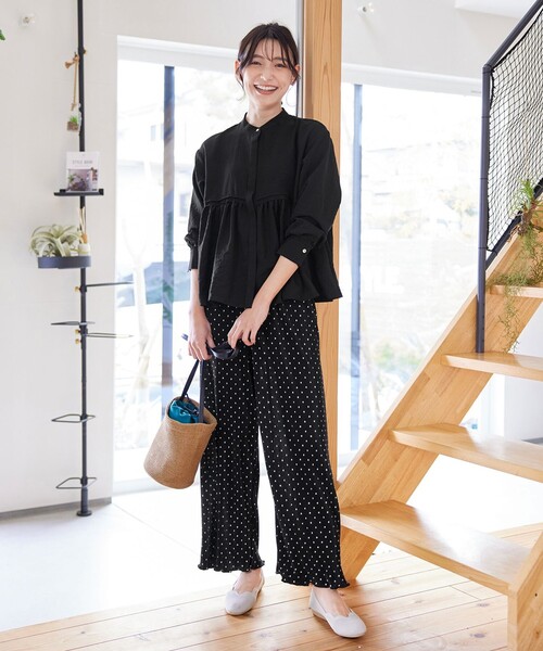 Tiaclasse（ティアクラッセ）の「ピンタックギャザーブラウス（シャツ/ブラウス・レディース・ブラック/サックスブルー/オフホワイト/モカ・M/L）」の8枚目の写真