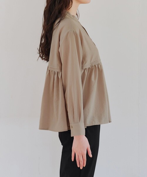 Tiaclasse（ティアクラッセ）の「ピンタックギャザーブラウス（シャツ/ブラウス・レディース・ブラック/サックスブルー/オフホワイト/モカ・M/L）」の22枚目の写真