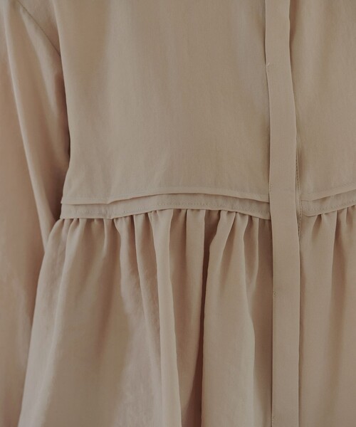 Tiaclasse（ティアクラッセ）の「ピンタックギャザーブラウス（シャツ/ブラウス・レディース・ブラック/サックスブルー/オフホワイト/モカ・M/L）」の19枚目の写真