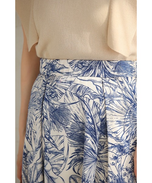 cawaii（カワイイ）の「ボタニカル柄とろみ艶ロングスカート（スカート・レディース・ブルー・FREE）」の6枚目の写真