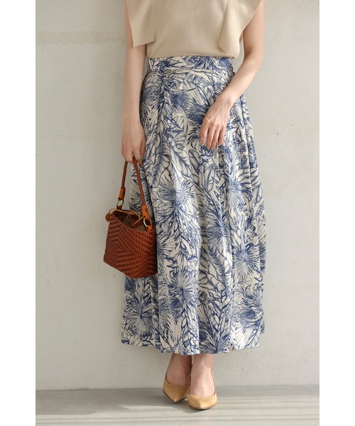 cawaii（カワイイ）の「ボタニカル柄とろみ艶ロングスカート（スカート・レディース・ブルー・FREE）」の8枚目の写真