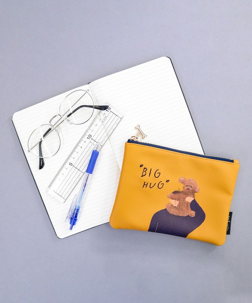 ACCOMMODE（アコモデ）の「エリクリン/フラットポーチ（ポーチ・レディース・イエロー/ピンク/ブルー・FREE）」の2枚目の写真