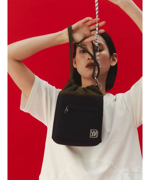 UN3D.（アンスリード）の「2WAY DIVER PURSE / 2WAYダイバーパース（ショルダーバッグ・レディース・ブラック/グレー/カーキ・FREE）」の17枚目の写真