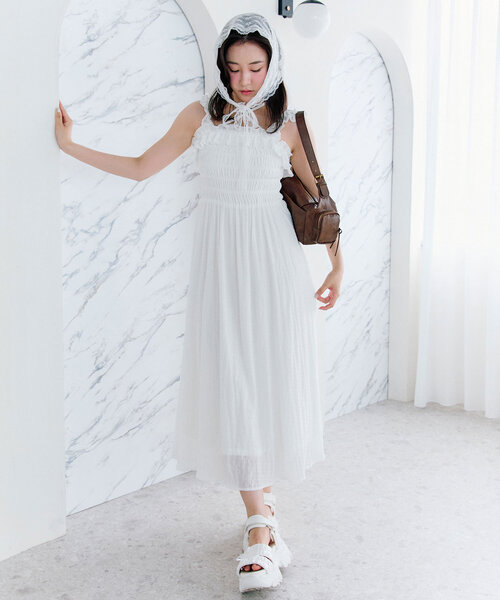 OLIVE des OLIVE(オリーブデオリーブ)の「【S/Mサイズ展開】シャーリングフリルキャミワンピ(ワンピース・レディース・オフホワイト/サックスブルー/アイボリー/ブラック・SMALL/MEDIUM)」の16枚目の写真