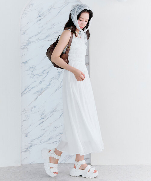 OLIVE des OLIVE(オリーブデオリーブ)の「【S/Mサイズ展開】シャーリングフリルキャミワンピ(ワンピース・レディース・オフホワイト/サックスブルー/アイボリー/ブラック・SMALL/MEDIUM)」の17枚目の写真