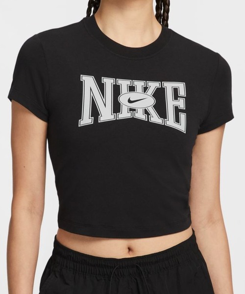 NIKE（ナイキ）の「ナイキ NIKE ナイキ  NSW スリム クロップ ストリート S/S Tシャツ（Tシャツ/カットソー・レディース・オフホワイト/ブラック・S/M/L）」の2枚目の写真