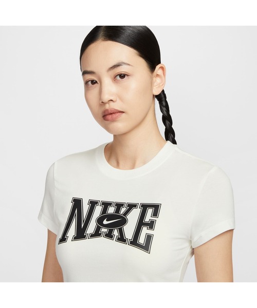 NIKE（ナイキ）の「ナイキ NIKE ナイキ  NSW スリム クロップ ストリート S/S Tシャツ（Tシャツ/カットソー・レディース・オフホワイト/ブラック・S/M/L）」の5枚目の写真