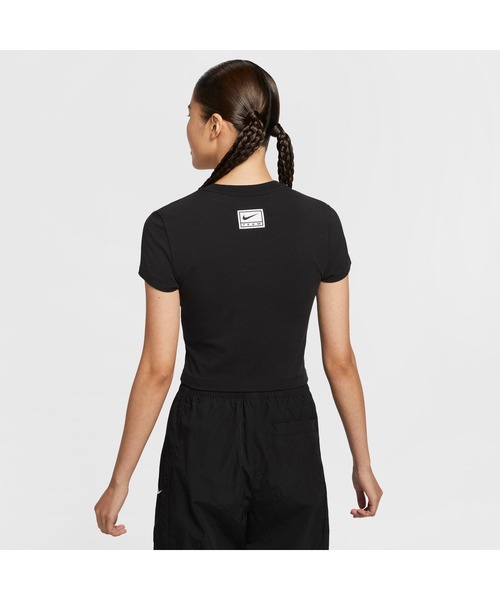 NIKE（ナイキ）の「ナイキ NIKE ナイキ  NSW スリム クロップ ストリート S/S Tシャツ（Tシャツ/カットソー・レディース・オフホワイト/ブラック・S/M/L）」の9枚目の写真