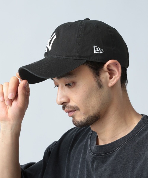 NEW ERA（ニューエラ）の「【NEW ERA(ニューエラ)】オールドイングリッシュロゴ9TWENTY（キャップ・メンズ・ブラック/ブラウン/レッド・FREE）」の4枚目の写真