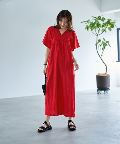 STYLE DELI(スタイルデリ)の「重ねVネックコットンギャザーワンピースB(ワンピース・レディース・ネイビー/レッド/ブルー・01/02)」の3枚目の写真