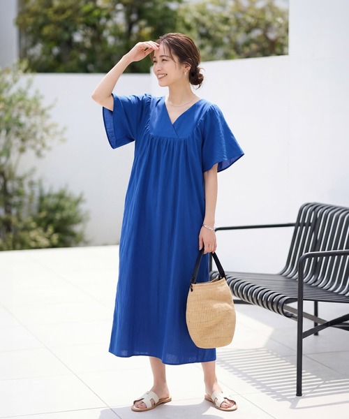 STYLE DELI(スタイルデリ)の「重ねVネックコットンギャザーワンピースB(ワンピース・レディース・ネイビー/レッド/ブルー・01/02)」の2枚目の写真