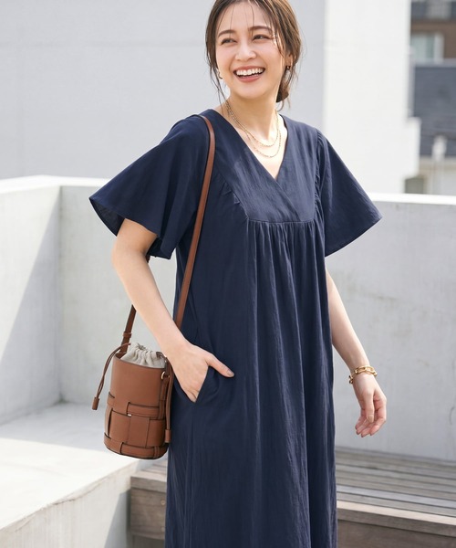 STYLE DELI(スタイルデリ)の「重ねVネックコットンギャザーワンピースB(ワンピース・レディース・ネイビー/レッド/ブルー・01/02)」の5枚目の写真