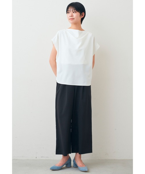 IEDIT（イディット）の「ＩＥＤＩＴ　接触冷感・吸汗速乾がうれしい　華やかドレープネックブラウス（シャツ/ブラウス・レディース・ホワイト/ネイビー/ライトベージュ・M/L/LL/3L/S）」の6枚目の写真